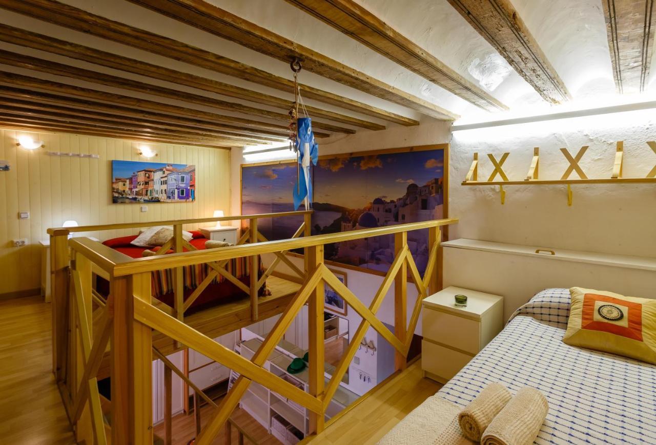 Loft In Traditional Casa Patio Apartment *